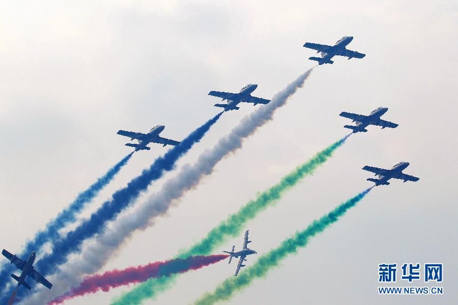 Впечатляющие моменты воздушного шоу на Чжухайском международном авиасалоне