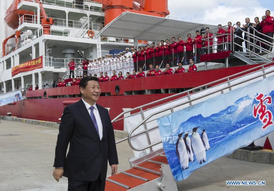 Си Цзиньпин посетил китайское полярное исследовательское судно 'Сюэлун' и пообщался с сотрудникам антарктической научно-исследовательской станции