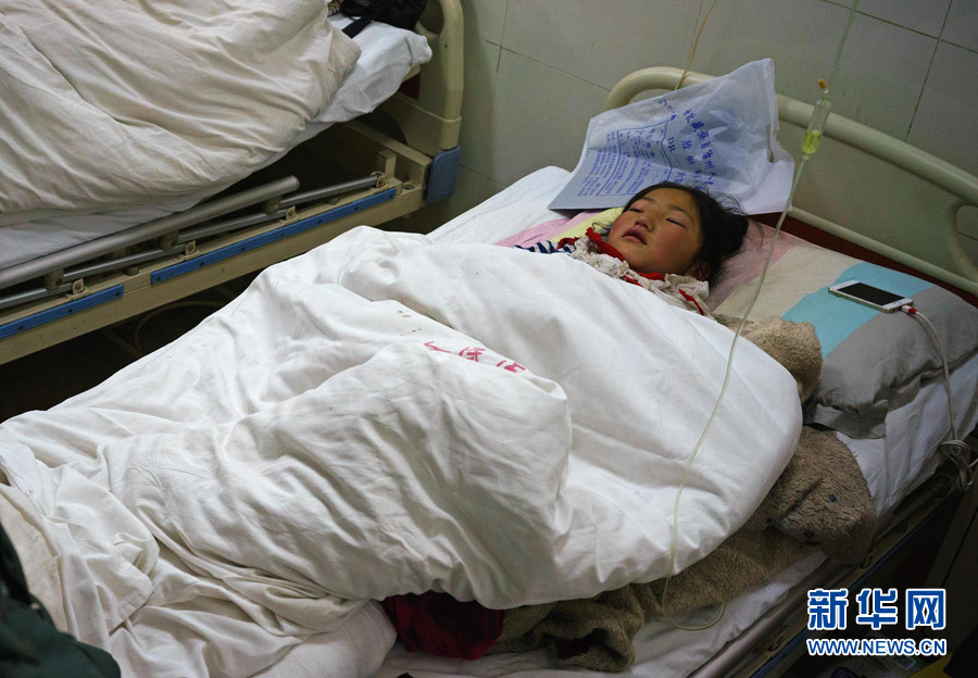 Два человека стали жертвами землетрясения магнитудой 6,3 на юго- западе Китая