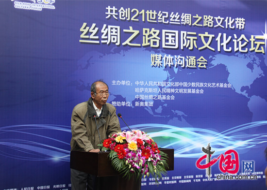 На фото: Председатель правления Китайского Фонда культуры и искусства национальностей Гу Чанцзян.