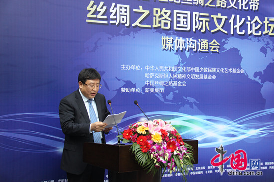 На фото: председатель правления Китайского Фонда Шелкового пути и заместитель директора группы «Синьао» (Enn) Цзинь Юншэн.