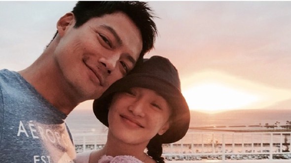 Счастливые супруги Гао Шэнъюань и Чжоу Сюнь проводят отпуск на Гавайях
