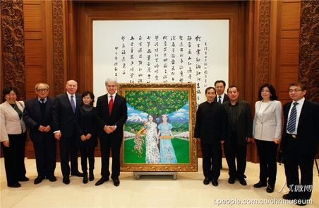 Таджикский художник Фаридун Зода передал в дар Национальному музею Китая свою картину 'Сад дружбы'