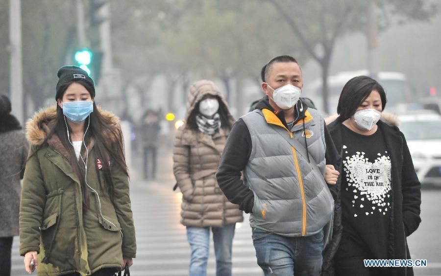 В Пекине наблюдаются сложные погодные условия: плотный смог и резкое похолодание
