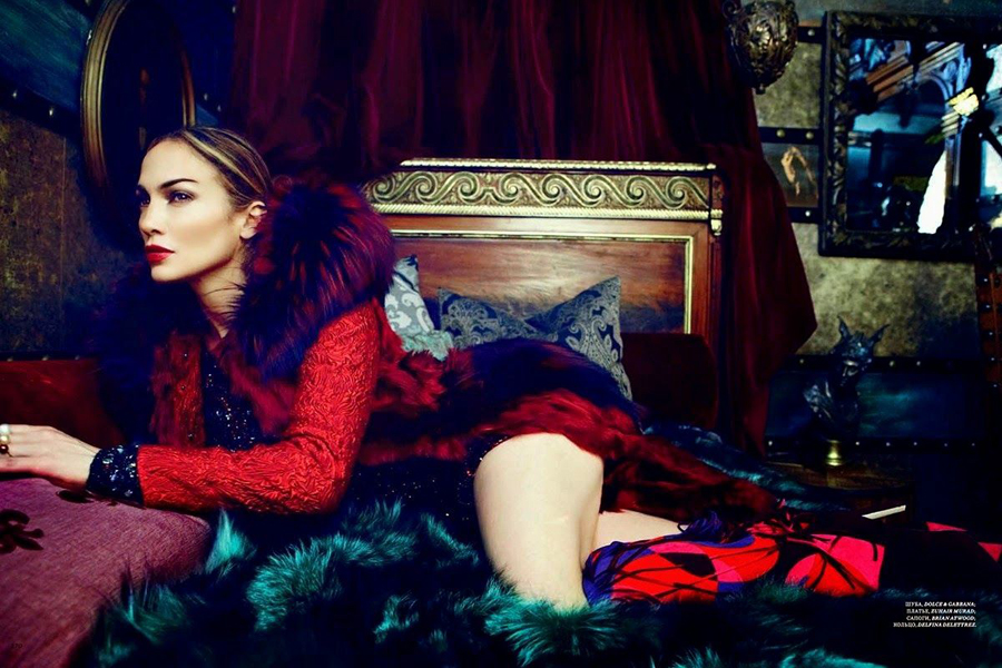 Дженнифер Лопез (Jennifer Lopez) украсила декабрьскую обложку российской версии журнала Harper’s Bazaar