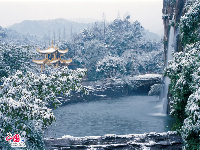 Прекрасные зимние пейзажи гор Эмэйшань