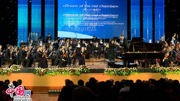 В Центральном концертном зале «Казахстан» были исполнены классические музыкальные произведения, фортепианный концерт «Сон в красном тереме» заслужил овации