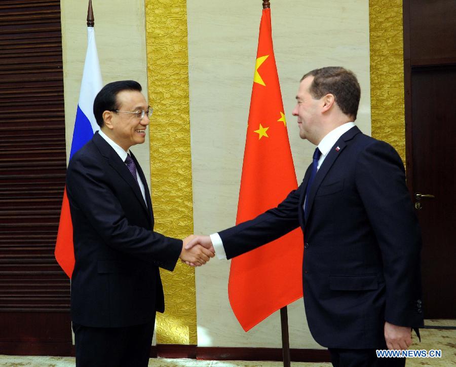 Ли Кэцян встретился с премьер-министром России Д. Медведевым