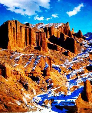 Ущелье Вэньсу СУАР: величественные пейзажи рельефа Данься после снега