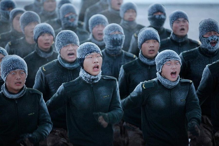 Пограничники из провинции Хэйлунцзян проходят тренировку на тридцатиградусном морозе 