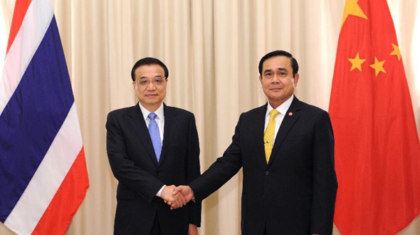 Ли Кэцян встретился с премьером Таиланда Праютом Чан-Оча