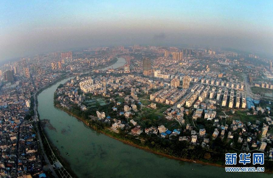 Город Циньчжоу Гуанси-Чжуанского автономного района с высоты птичьего полета