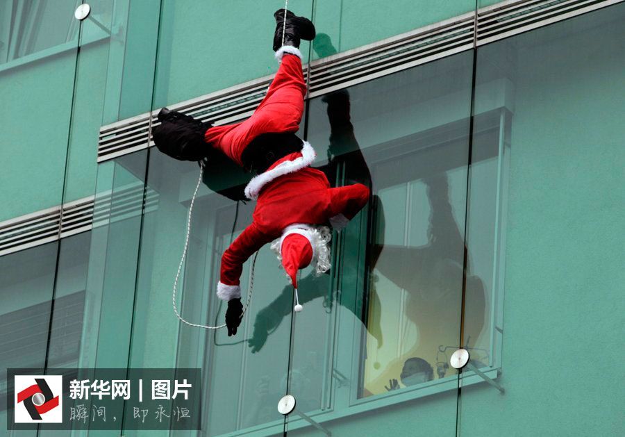 Смешные фотографии в нарядах Санта-Клауса