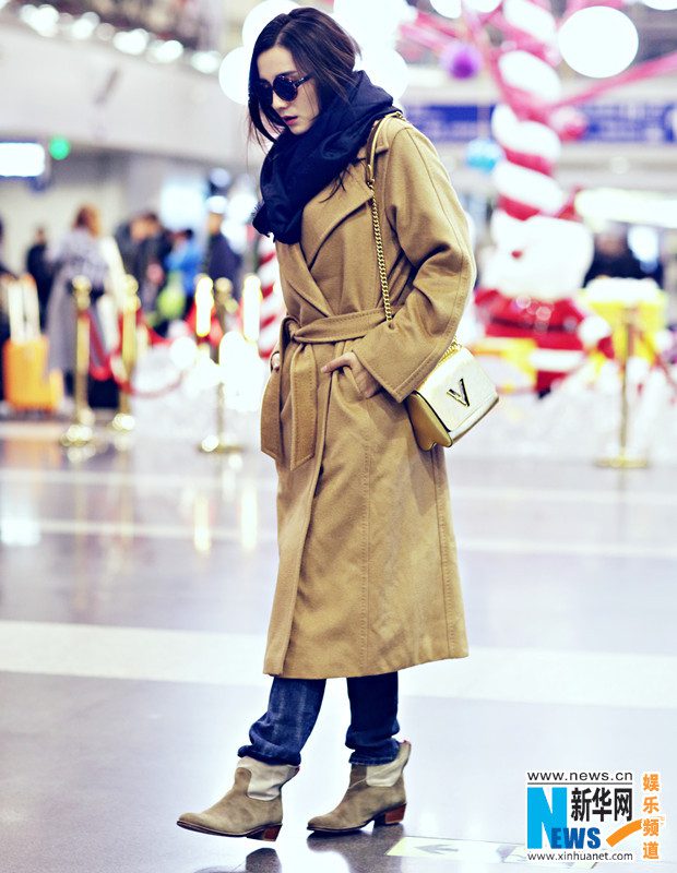 Красавица Сун Цзя в аэропорту