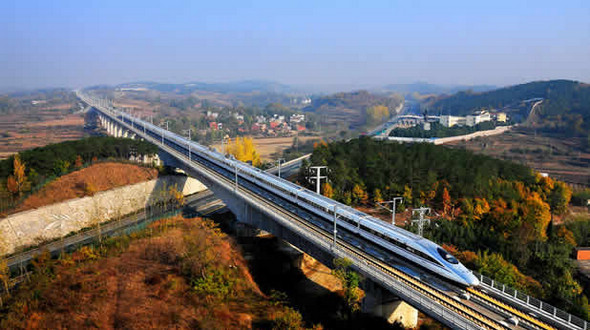 26 декабря в Китае запускают две пассажирские железнодорожные магистрали: Ланьчжоу- Синьцзян и Гуйян-Гуанчжоу