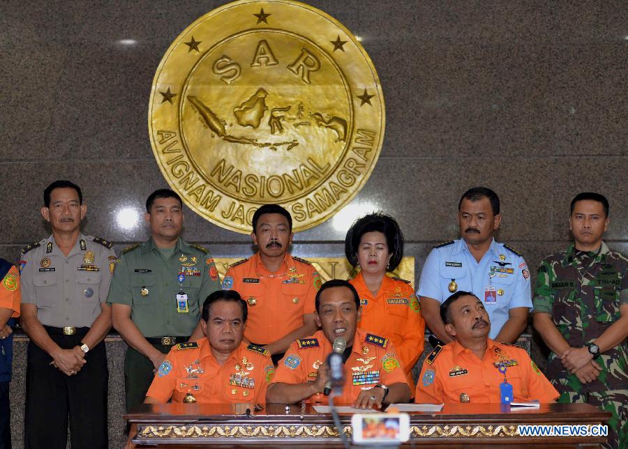 Индонезия сообщила, что пока не обнаружила 'черный ящик' потерпевшего крушение авиалайнера