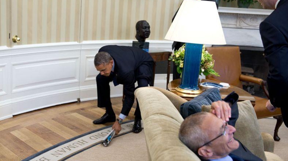 Фото года от Белого дома: Обама, убивающий муху