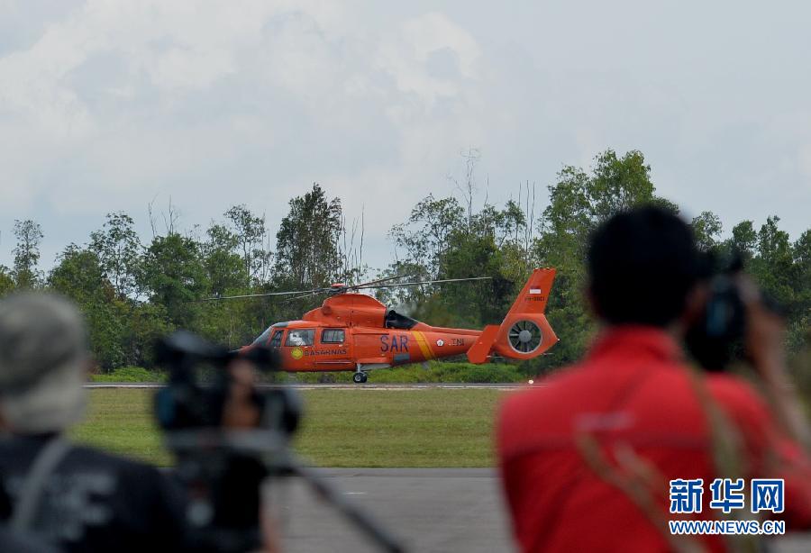 Индонезийские спасатели обнаружили сигнал 'черных ящиков' рухнувшего самолета малайзийской компании 'Эйр Эйша'