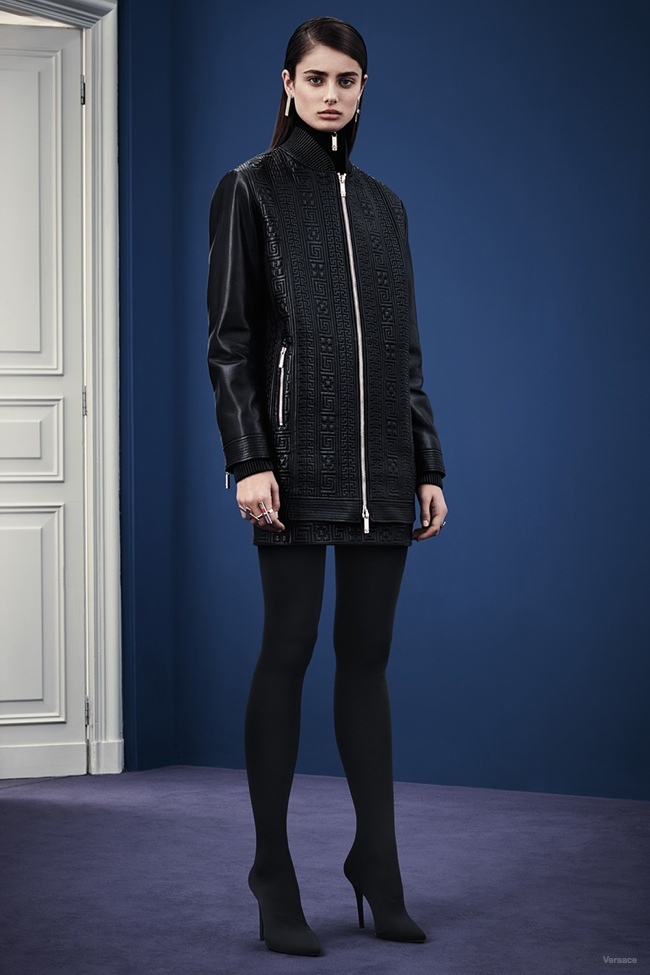 Модная женская одежда от «Versace» на раннюю осень 2015