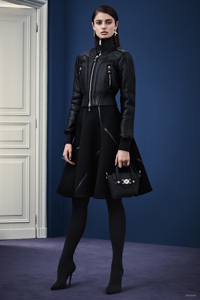 Модная женская одежда от «Versace» на раннюю осень 2015