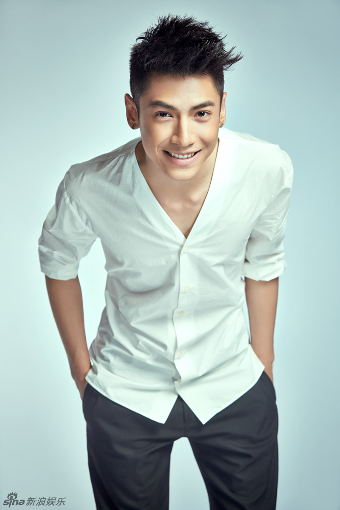 Фото: Красивый актер Ло Юньси