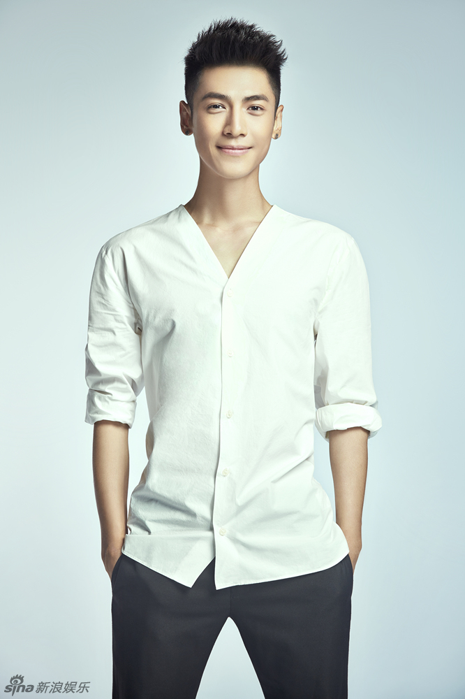 Фото: Красивый актер Ло Юньси