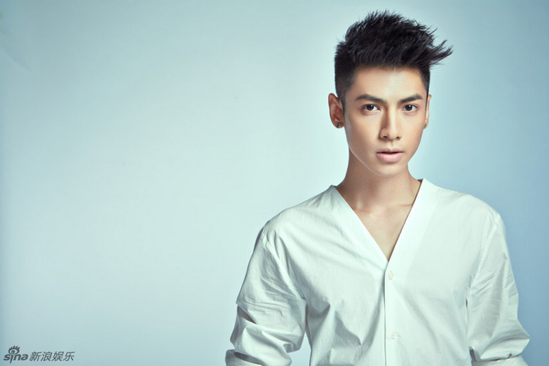 Фото: Красивый актер Ло Юньси