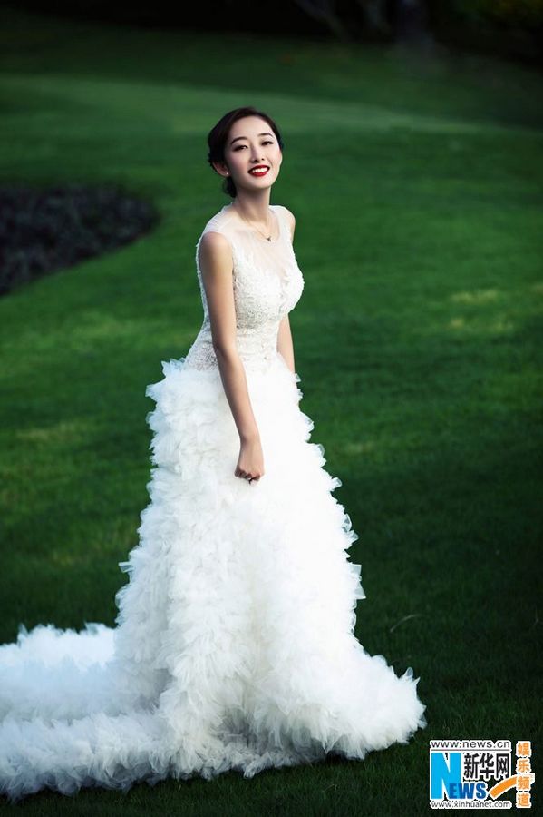 Цзян Мэнцзе в свадебном платье