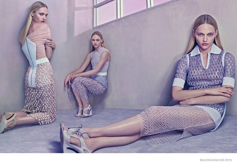 Супермодель Саша Пивоварова в рекламе одежды от бренда Balenciaga сезона весна-лето 2015