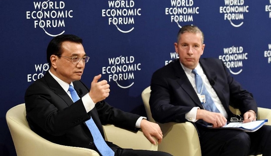 Ли Кэцян принял участие в диалоге с представителями Международного делового совета ВЭФ