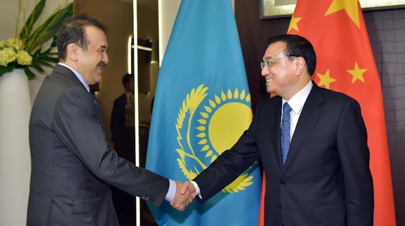 Ли Кэцян провел встречу с премьер-министром Казахстана Каримом Масимовым