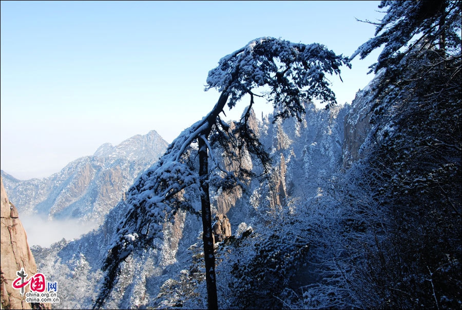 В горах Хуаншань: облака и снег взамодополняют красоту друг друга 