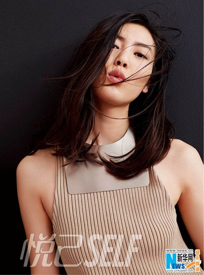 Супермодель Лю Вэнь украсила обложку модного журнала