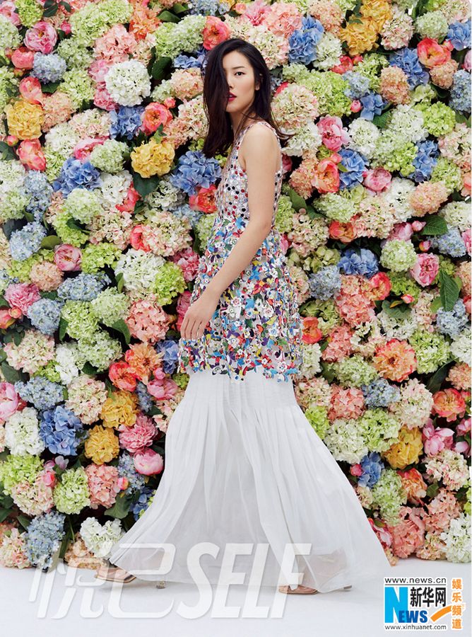 Супермодель Лю Вэнь украсила обложку модного журнала