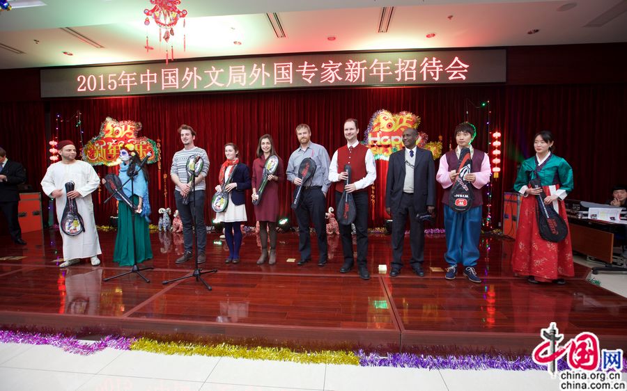 Управление издательства литературы на иностранных языках КНР устроило новогодний прием для своих иностранных специалистов 