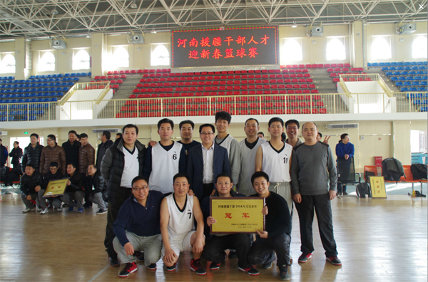 Кадры из провинции Хэнань, отправленные в Синьцзян в рамках обменов, провели соревнование по баскетболу