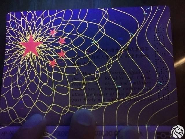 Паспорта разных стран мира. Какой красивее? 