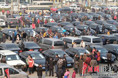 На аукционе в Пекине продано 106 служебных машин центральных органов Китая