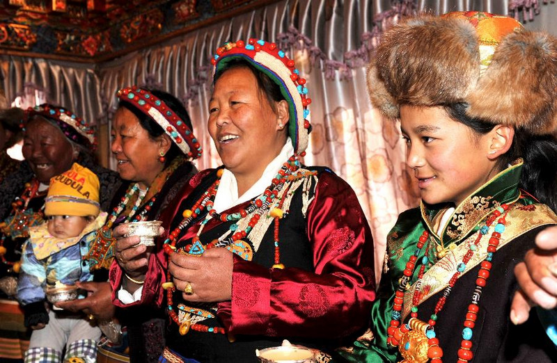 Крестьяне в Шигадзе радостно встретили Новый год по тибетскому календарю