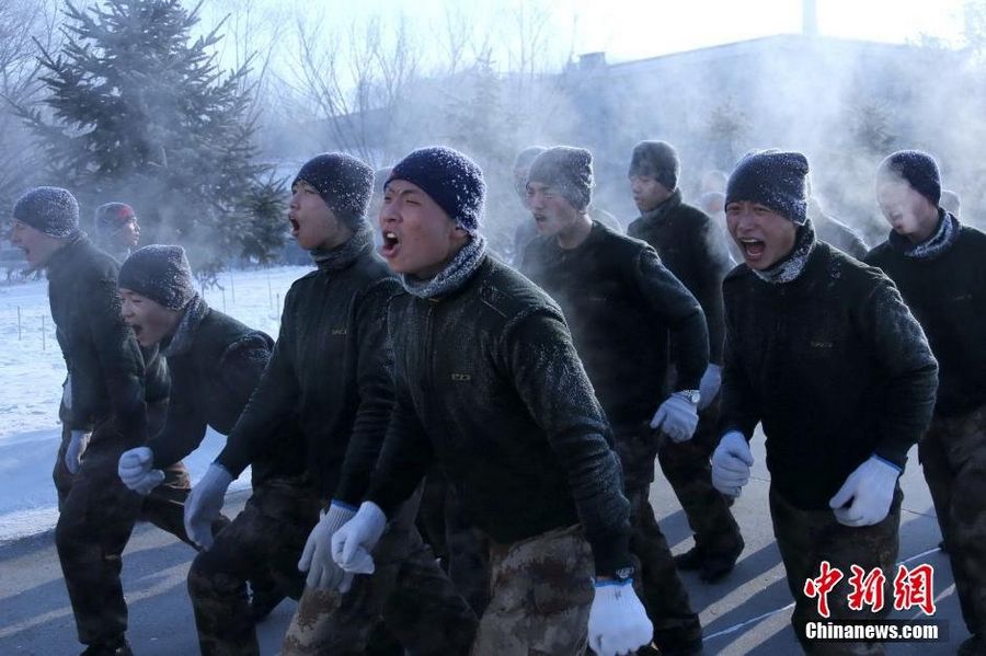 Пограничники провинции Хэйлунцзян тренируются при -20 ℃ 