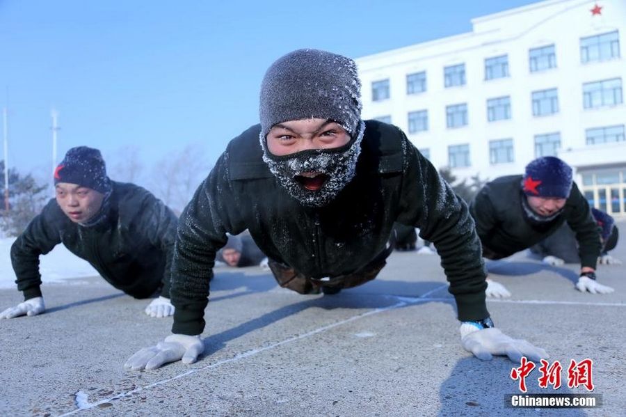 Пограничники провинции Хэйлунцзян тренируются при -20 ℃ 