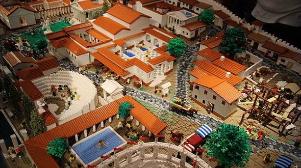 Древнеримский город Помпеи из 190 тысяч кубиков LEGO