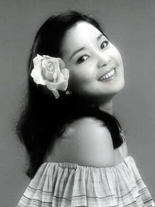 Старые фотографии известной тайваньской певицы Терезы Дэн (Дэн Лицзюнь)