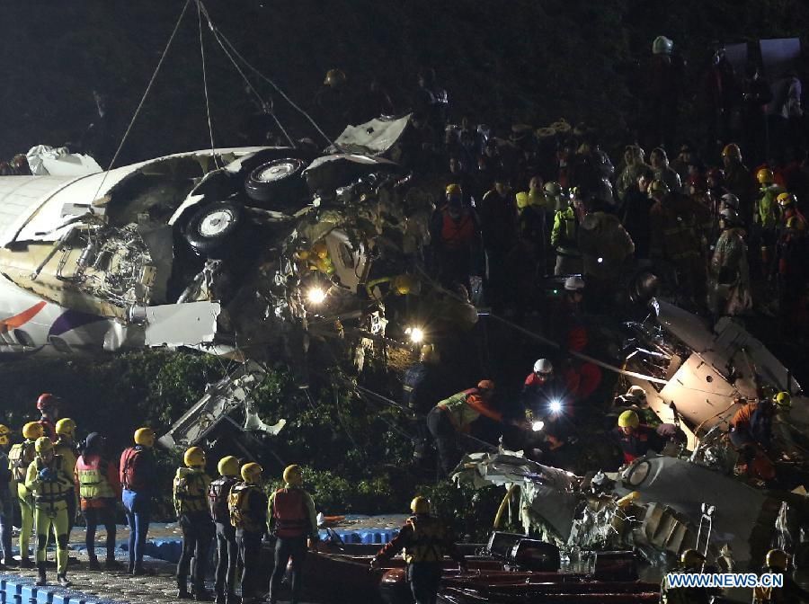 Количество жертв авиакатастрофы на Тайване возросло до 25 человек, среди погибших -- 6 человек из континентальной части Китая