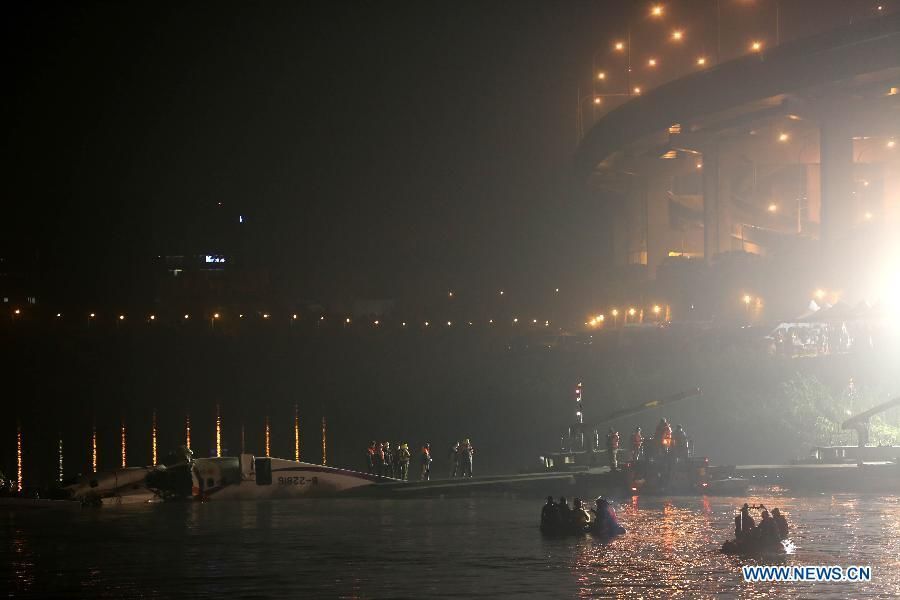 Количество жертв авиакатастрофы на Тайване возросло до 25 человек, среди погибших -- 6 человек из континентальной части Китая