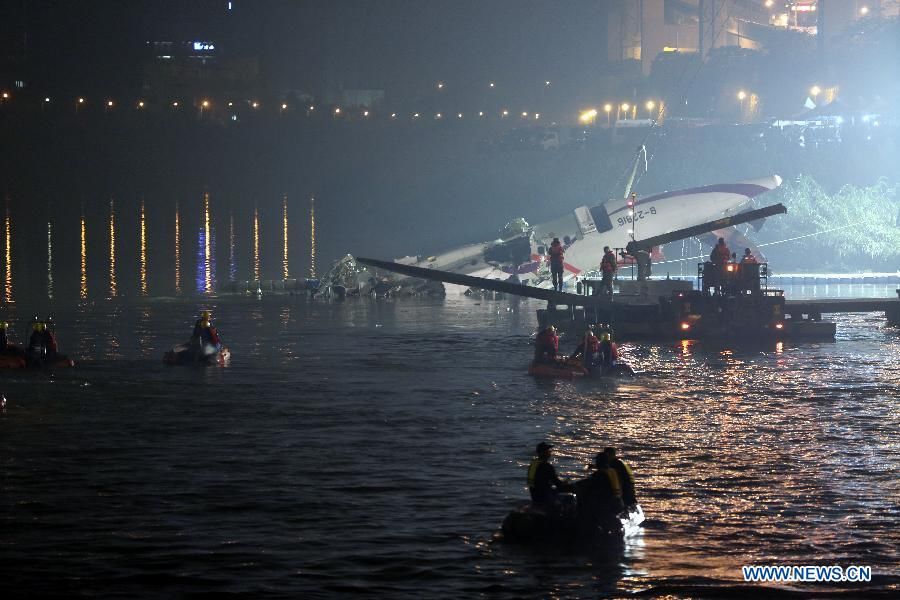 Количество жертв авиакатастрофы на Тайване возросло до 25 человек, среди погибших -- 6 человек из континентальной части Китая