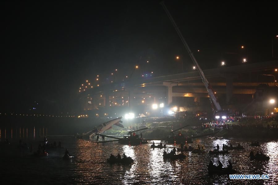 Количество жертв авиакатастрофы на Тайване возросло до 25 человек, среди погибших -- 6 человек из континентальной части Китая