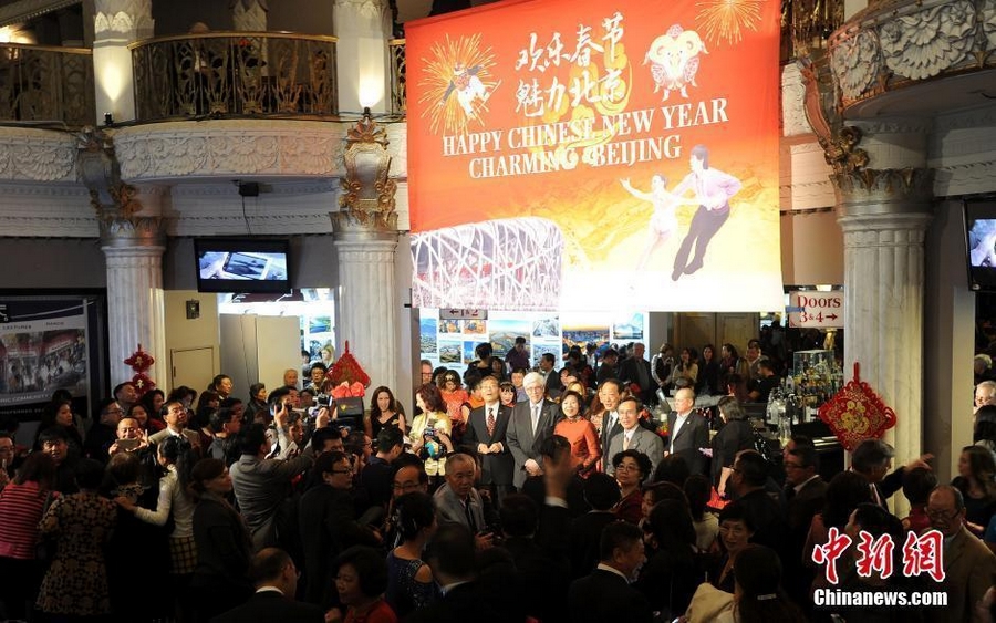 Кроме того, это уже четвертое проведение праздничного мероприятия в честь китайского Нового года в знаменитом городе Беверли-Хиллз.