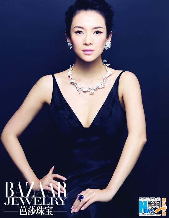 Чжан Цзыи снялась для обложки журнала BAZAAR в ювелирных изделиях на общую сумму более 100 млн юаней