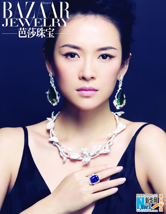 Чжан Цзыи снялась для обложки журнала BAZAAR в ювелирных изделиях на общую сумму более 100 млн юаней 